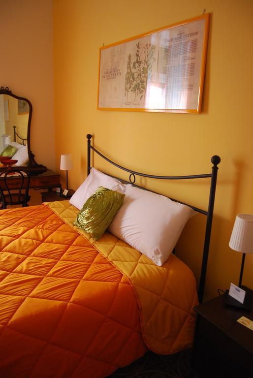 Bed And Breakfast Casa Mariella Наполи Стая снимка