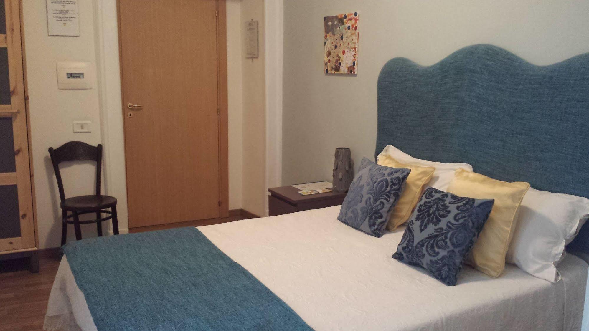 Bed And Breakfast Casa Mariella Наполи Екстериор снимка